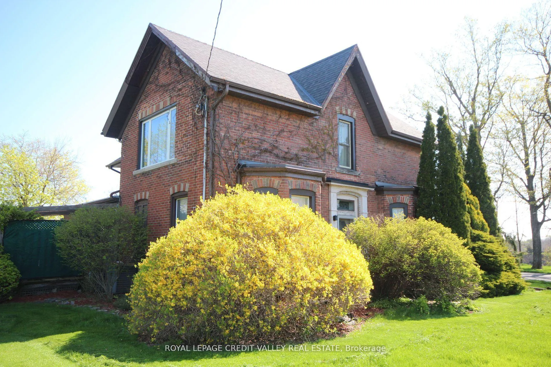 Photo 9 of 131 Ridge Road, Hamilton, Rural Stoney Creek — HOMEH