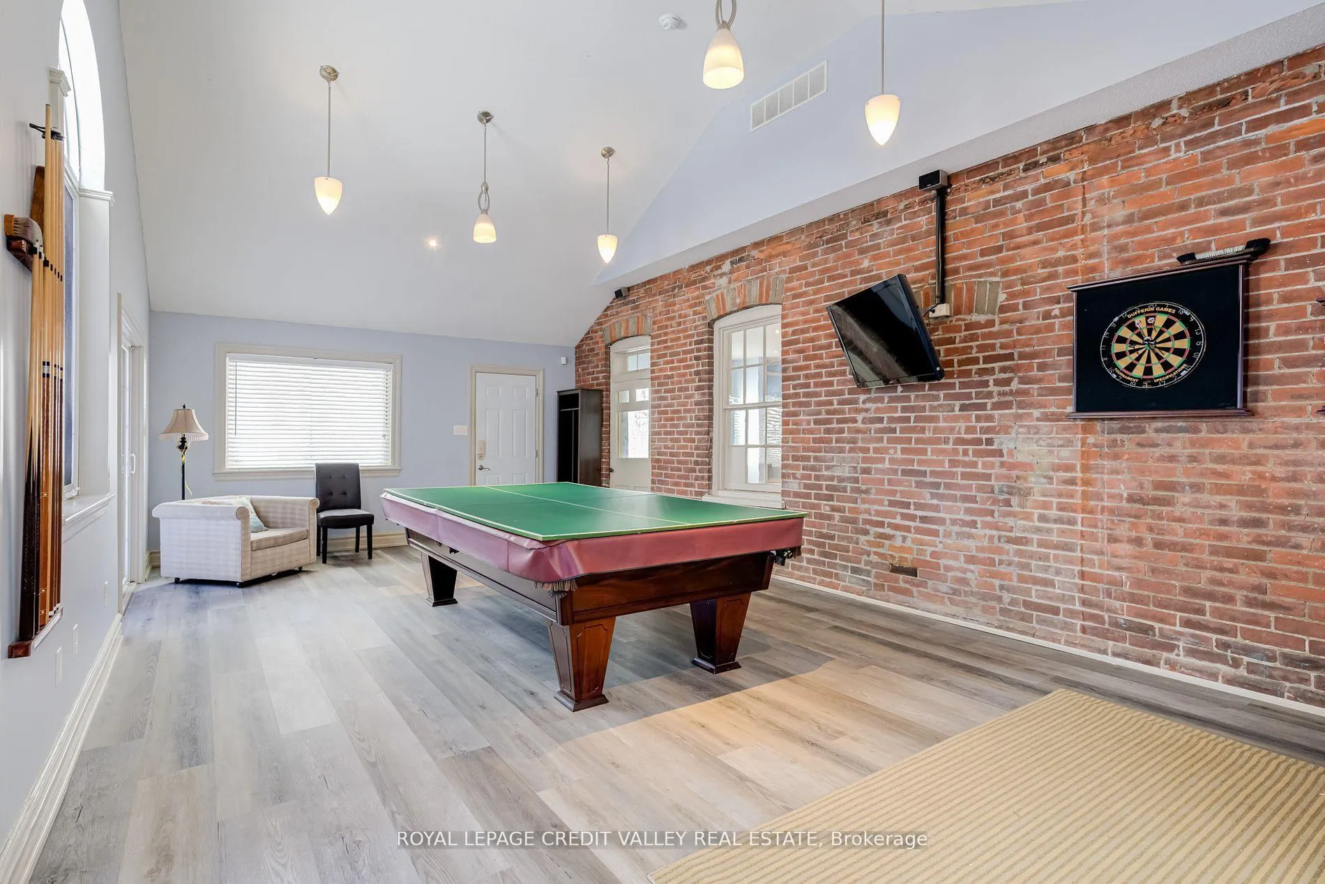 Photo 10 of 131 Ridge Road, Hamilton, Rural Stoney Creek — HOMEH