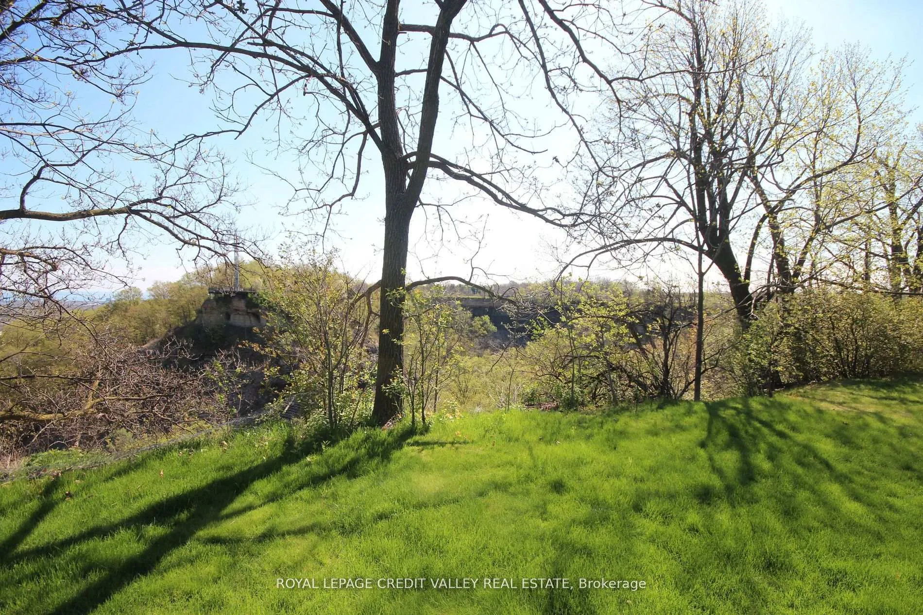 Photo 29 of 131 Ridge Road, Hamilton, Rural Stoney Creek — HOMEH