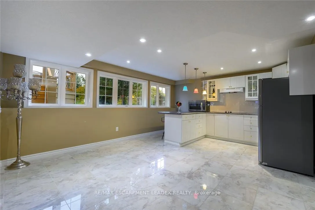 Photo 2 of Unit Lower, 264 Diiorio Circle, Hamilton, Ancaster — HOMEH