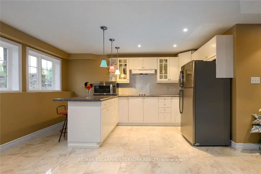 Photo 4 of Unit Lower, 264 Diiorio Circle, Hamilton, Ancaster — HOMEH