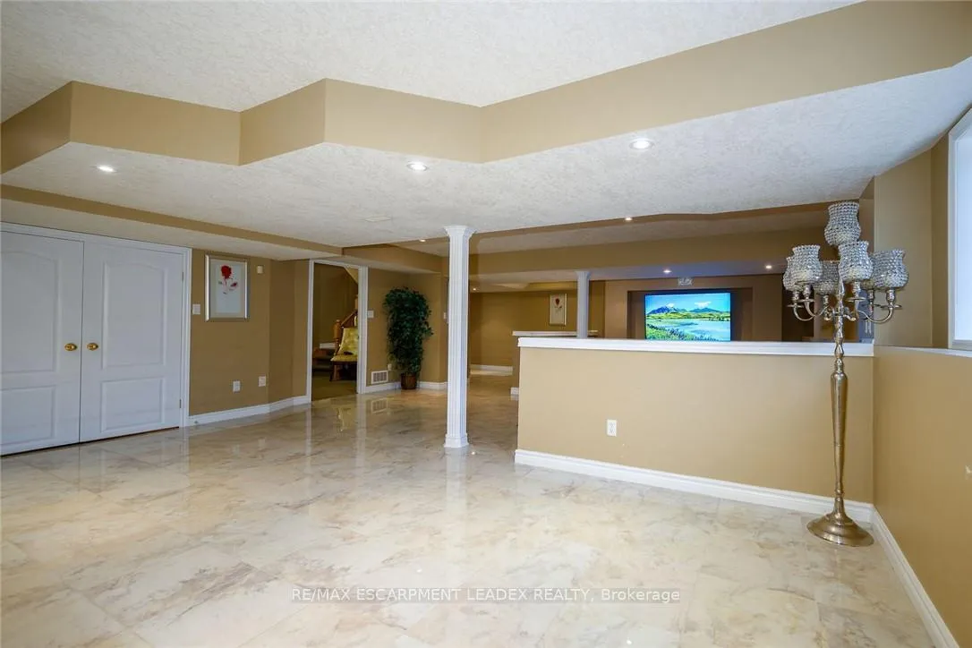 Photo 5 of Unit Lower, 264 Diiorio Circle, Hamilton, Ancaster — HOMEH