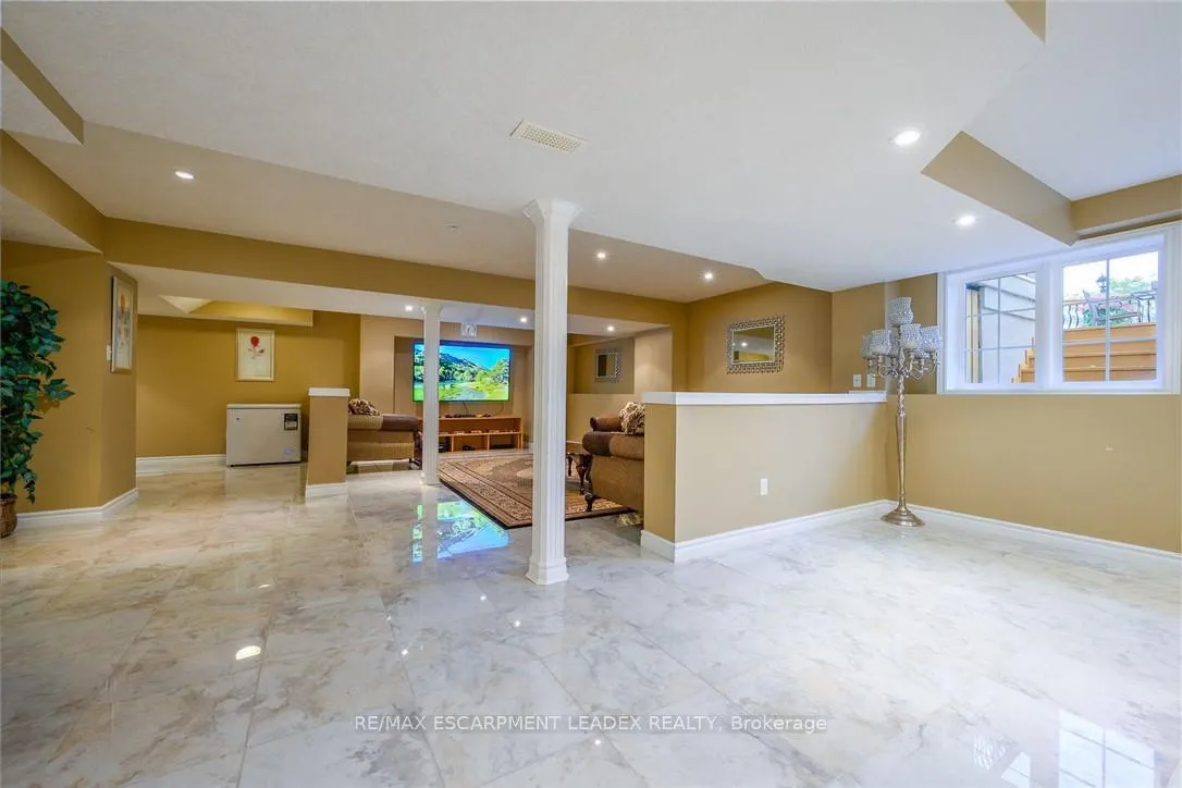 Photo 6 of Unit Lower, 264 Diiorio Circle, Hamilton, Ancaster — HOMEH