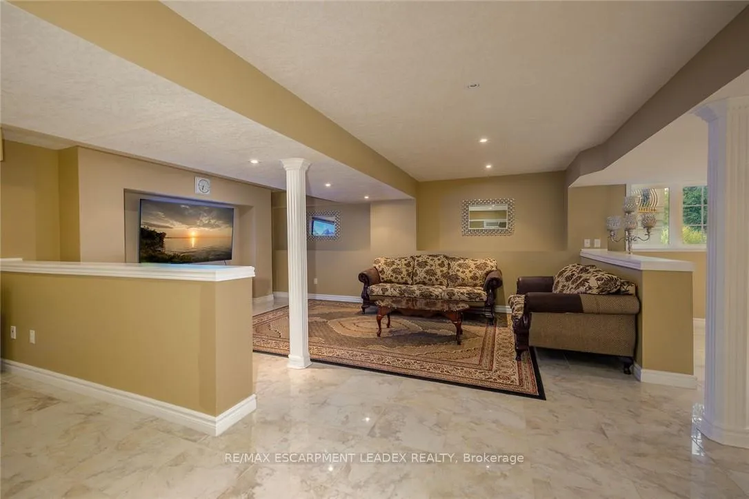 Photo 8 of Unit Lower, 264 Diiorio Circle, Hamilton, Ancaster — HOMEH