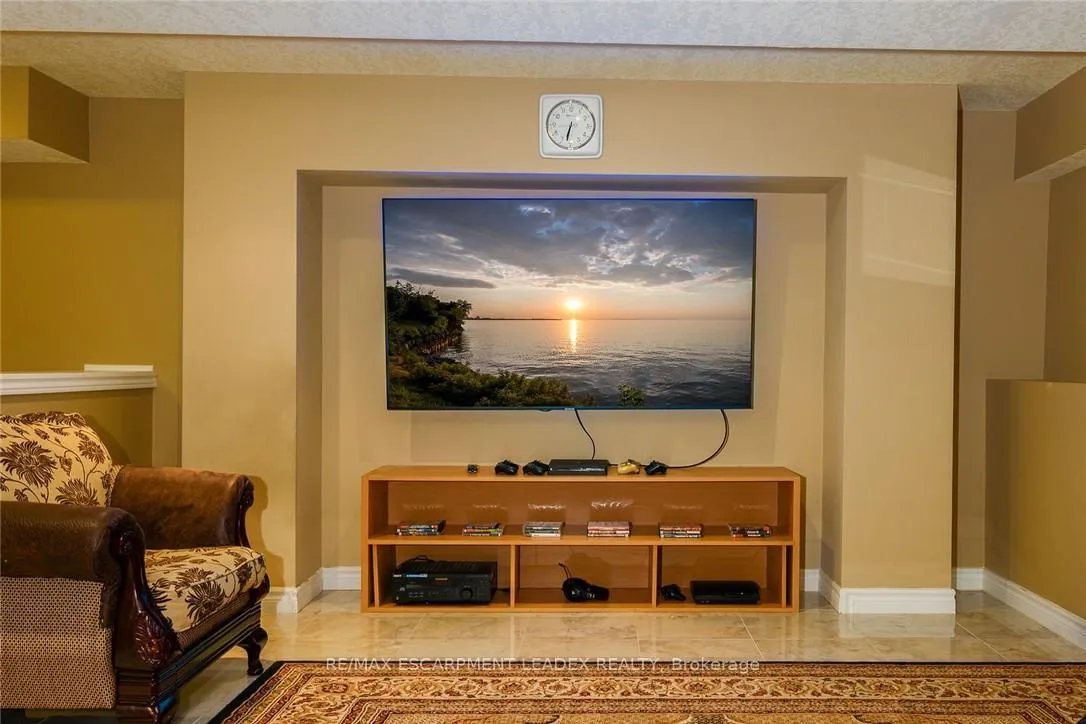 Photo 9 of Unit Lower, 264 Diiorio Circle, Hamilton, Ancaster — HOMEH
