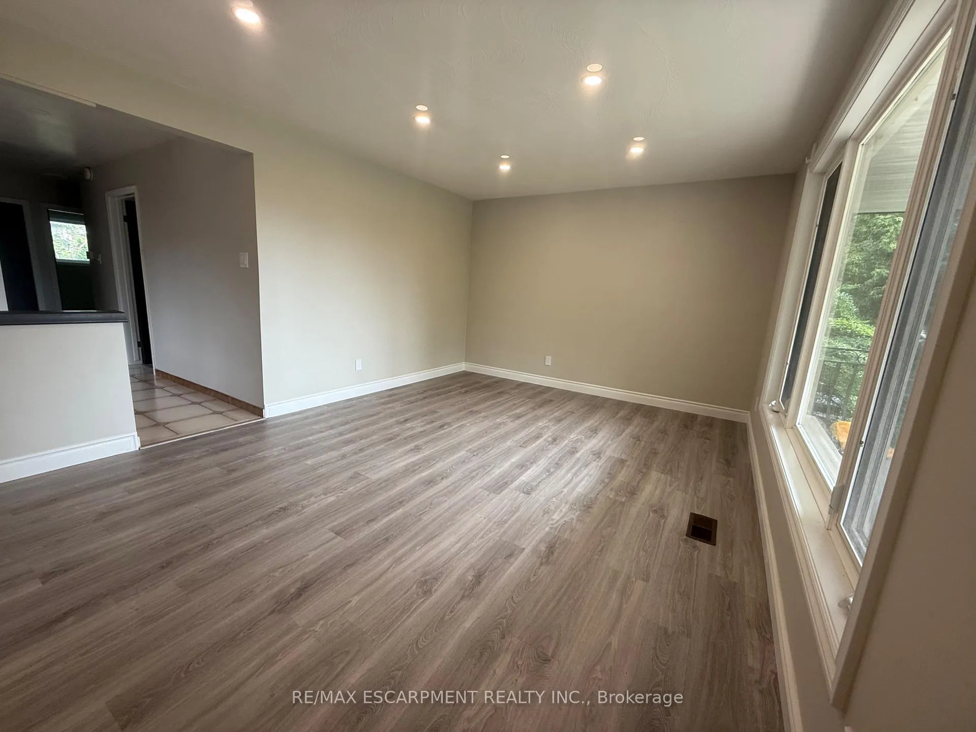 Photo 5 of 74 Bellingham Drive, Hamilton, Lawfield — HOMEH