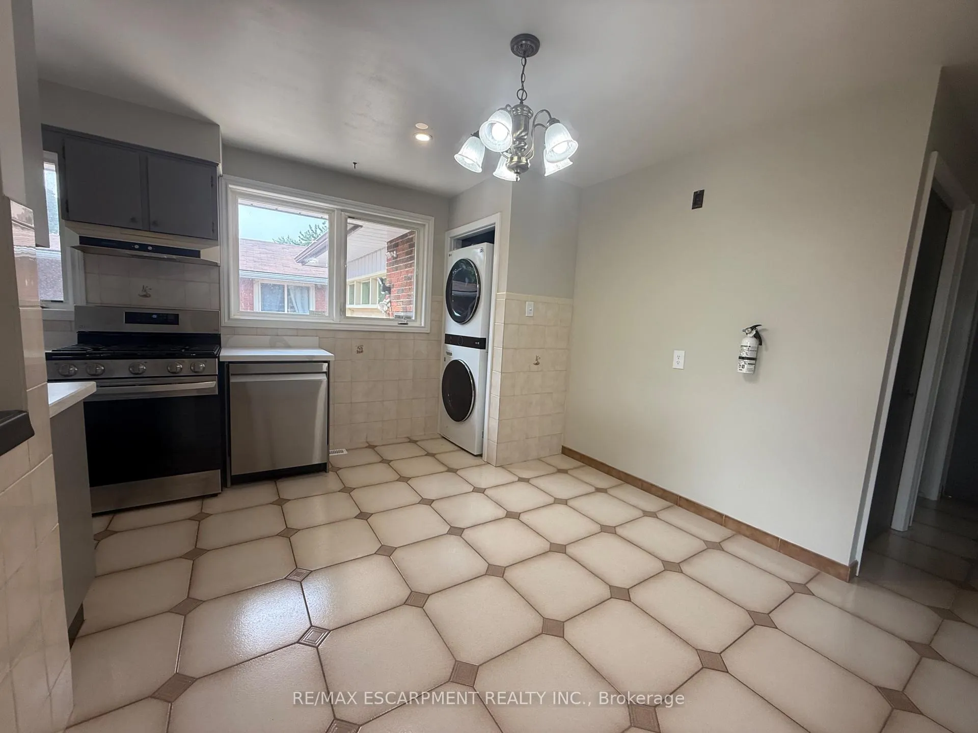 Photo 7 of 74 Bellingham Drive, Hamilton, Lawfield — HOMEH