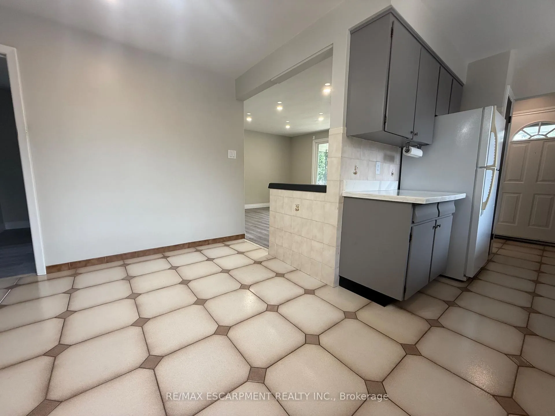 Photo 8 of 74 Bellingham Drive, Hamilton, Lawfield — HOMEH