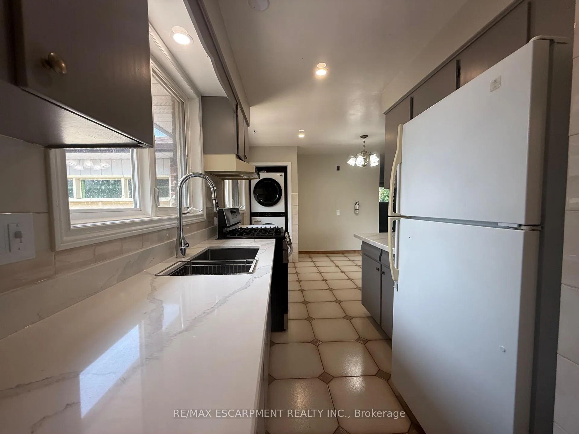 Photo 9 of 74 Bellingham Drive, Hamilton, Lawfield — HOMEH