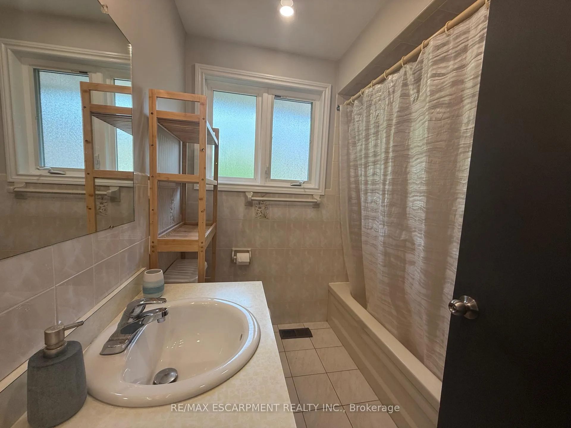 Photo 17 of 74 Bellingham Drive, Hamilton, Lawfield — HOMEH