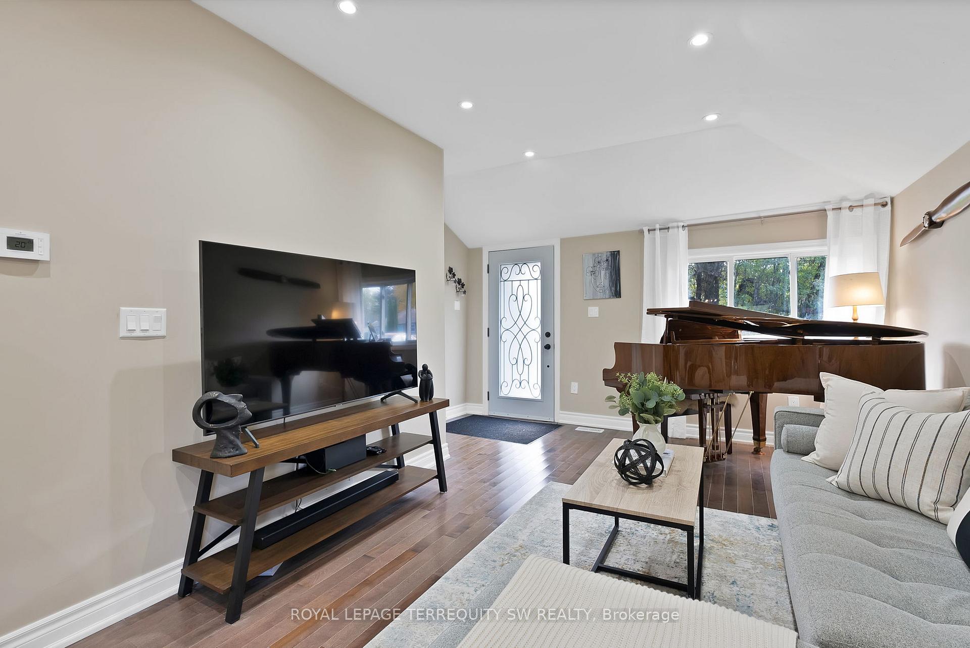 Photo 10 of 172 Spring Road, Georgina, Keswick North — HOMEH