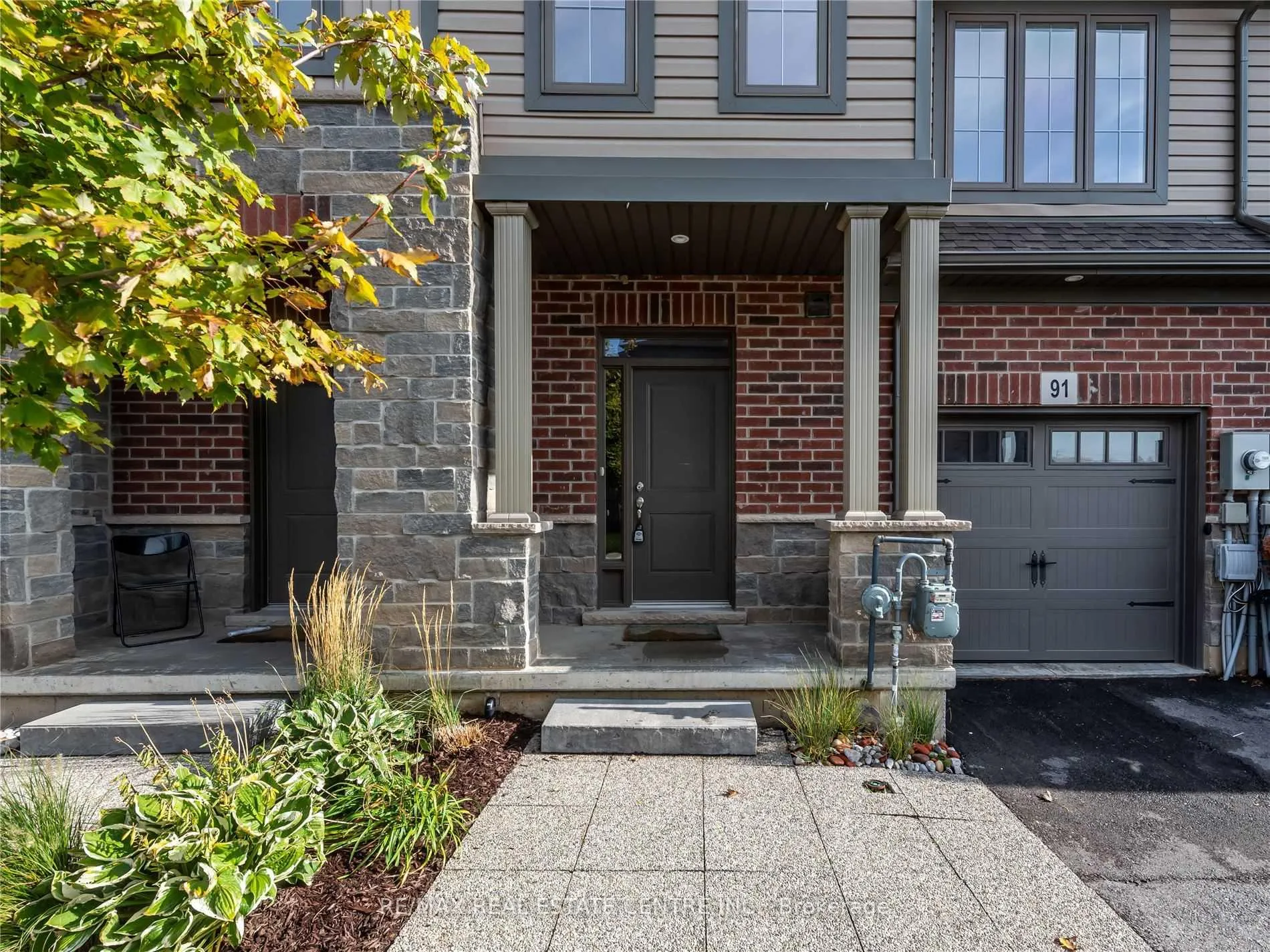 Photo 3 of 91 Southshore Crescent, Hamilton, Stoney Creek — HOMEH