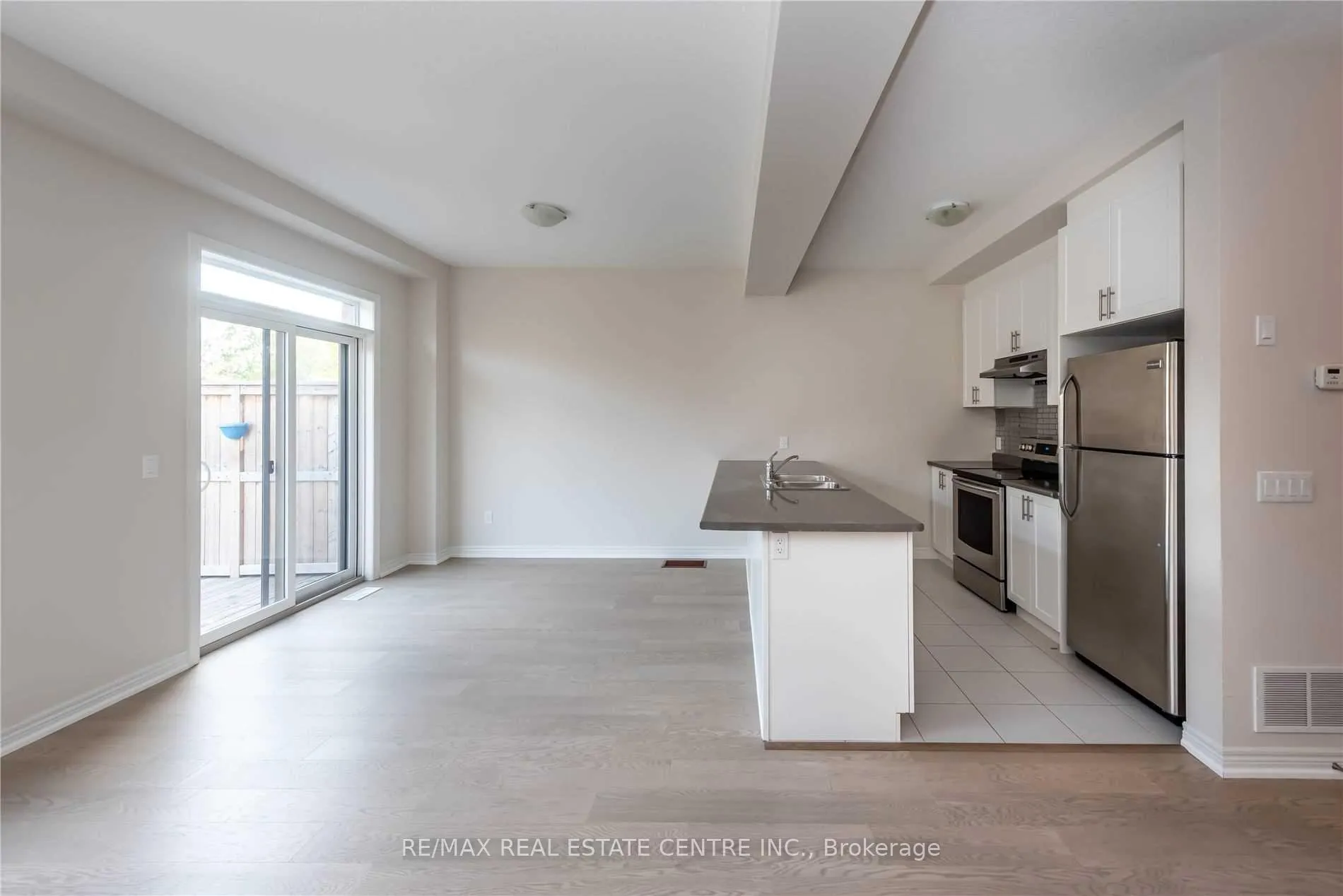 Photo 5 of 91 Southshore Crescent, Hamilton, Stoney Creek — HOMEH