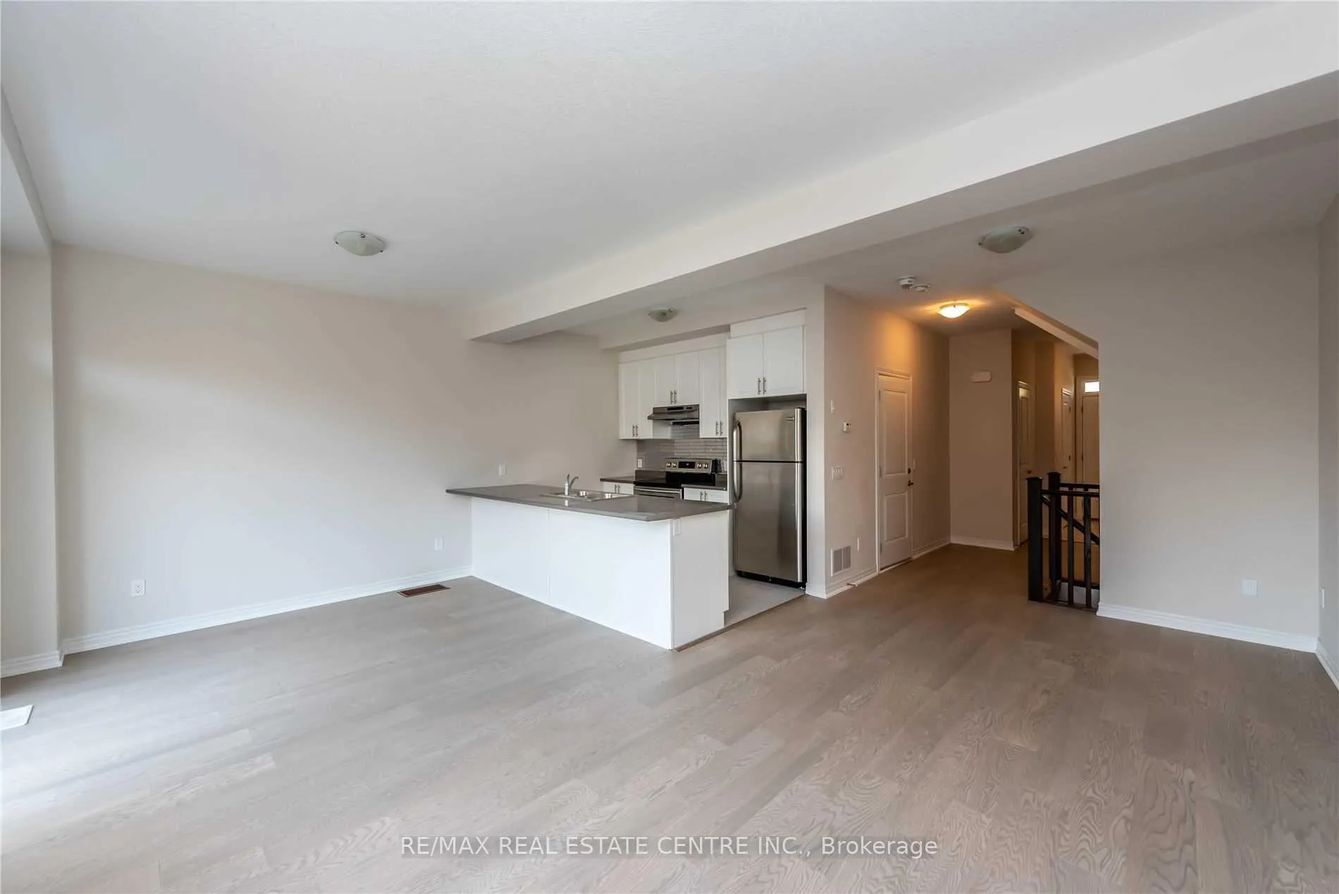 Photo 6 of 91 Southshore Crescent, Hamilton, Stoney Creek — HOMEH