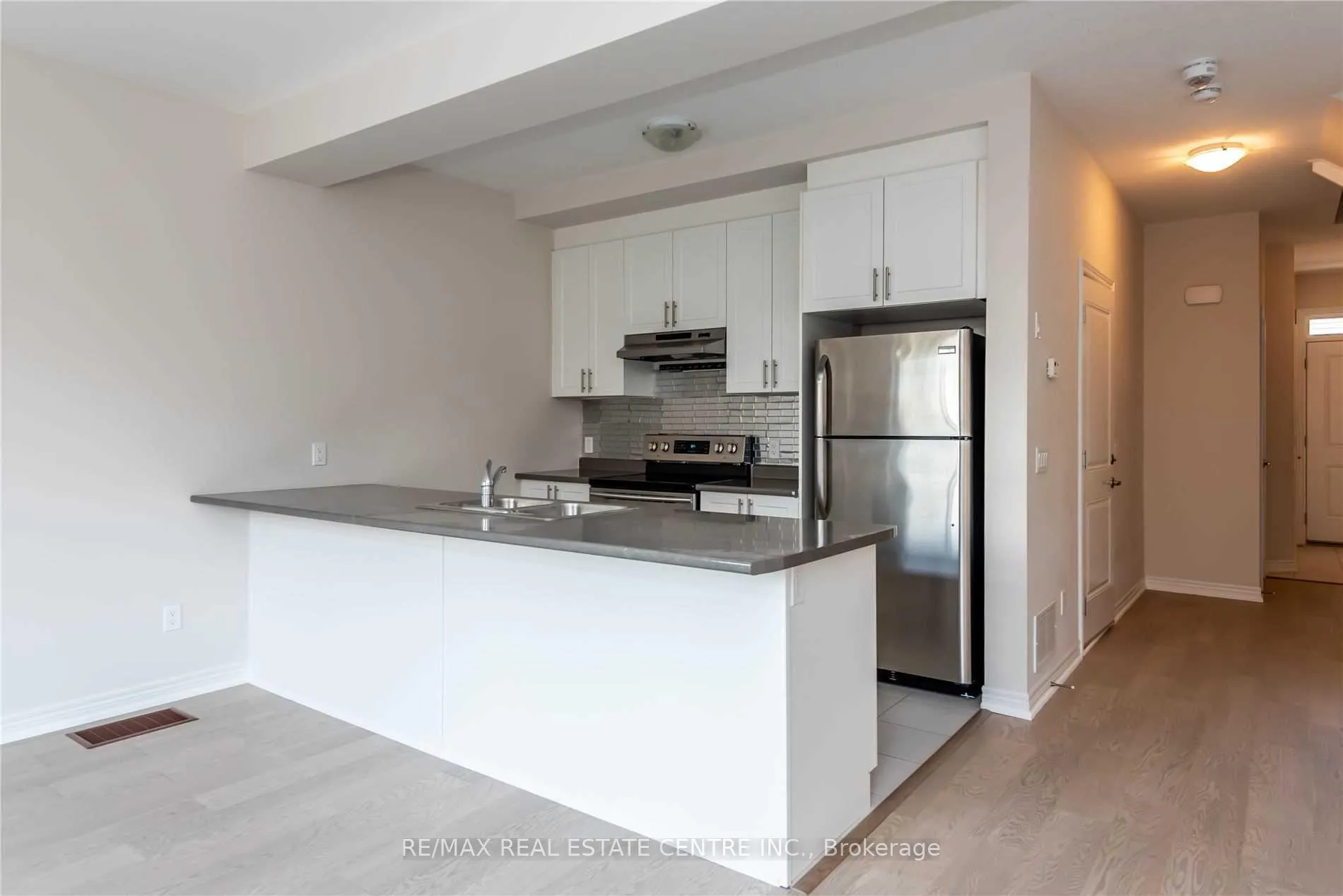 Photo 7 of 91 Southshore Crescent, Hamilton, Stoney Creek — HOMEH