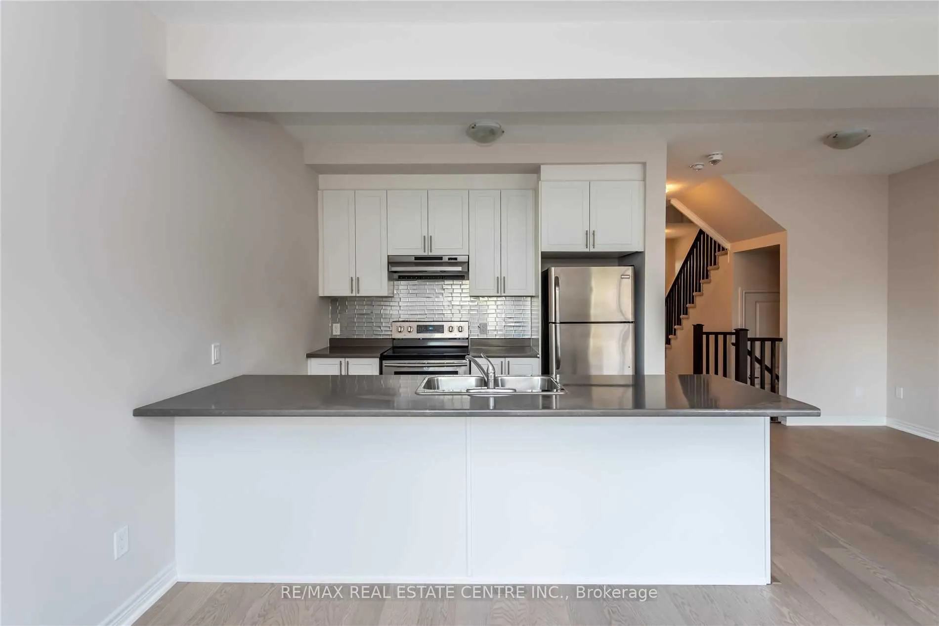 Photo 8 of 91 Southshore Crescent, Hamilton, Stoney Creek — HOMEH