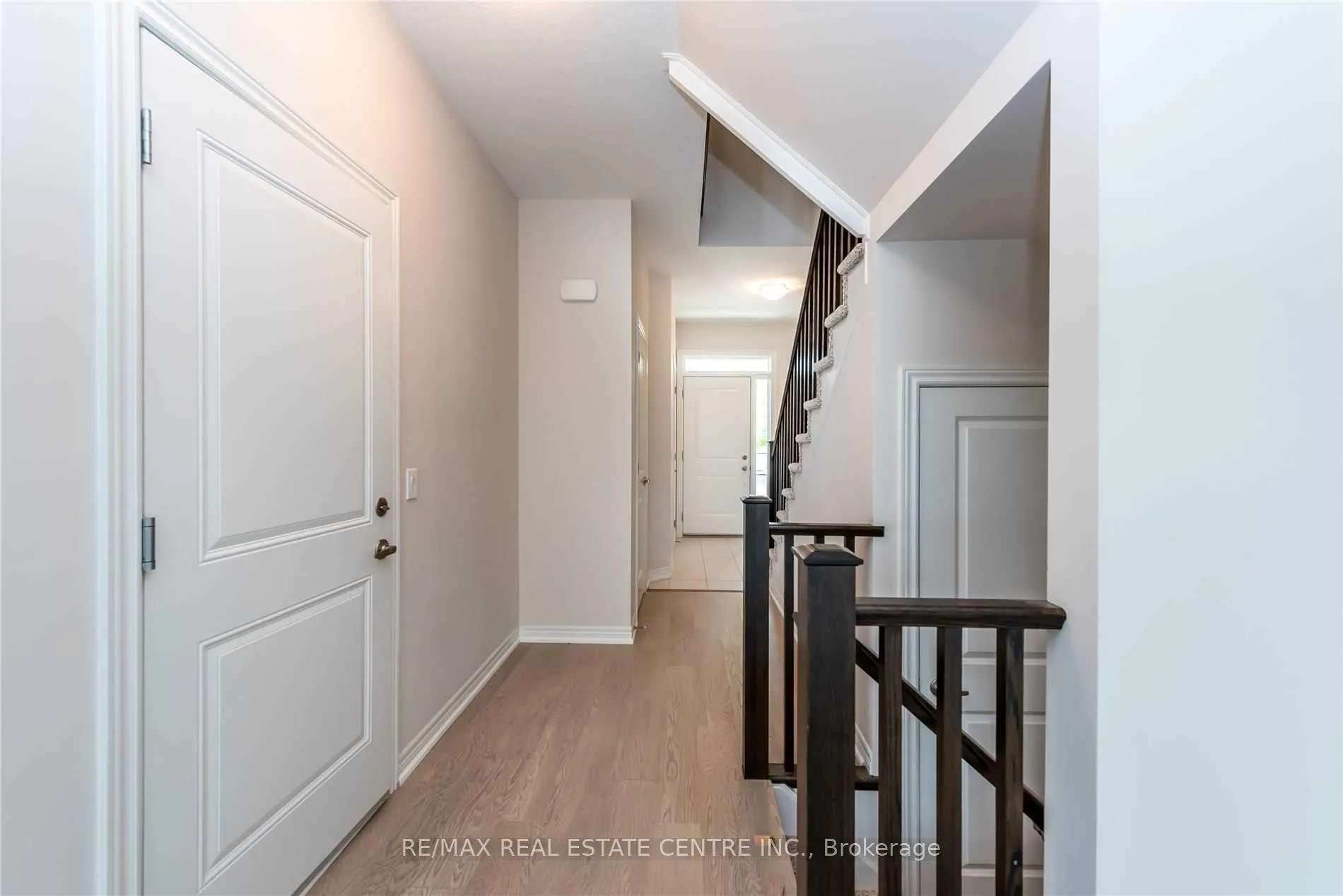 Photo 11 of 91 Southshore Crescent, Hamilton, Stoney Creek — HOMEH