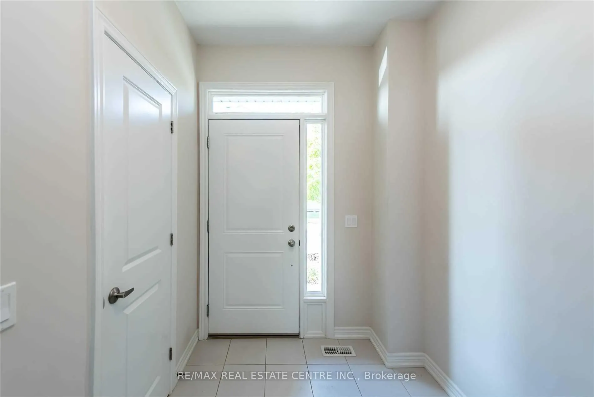 Photo 13 of 91 Southshore Crescent, Hamilton, Stoney Creek — HOMEH