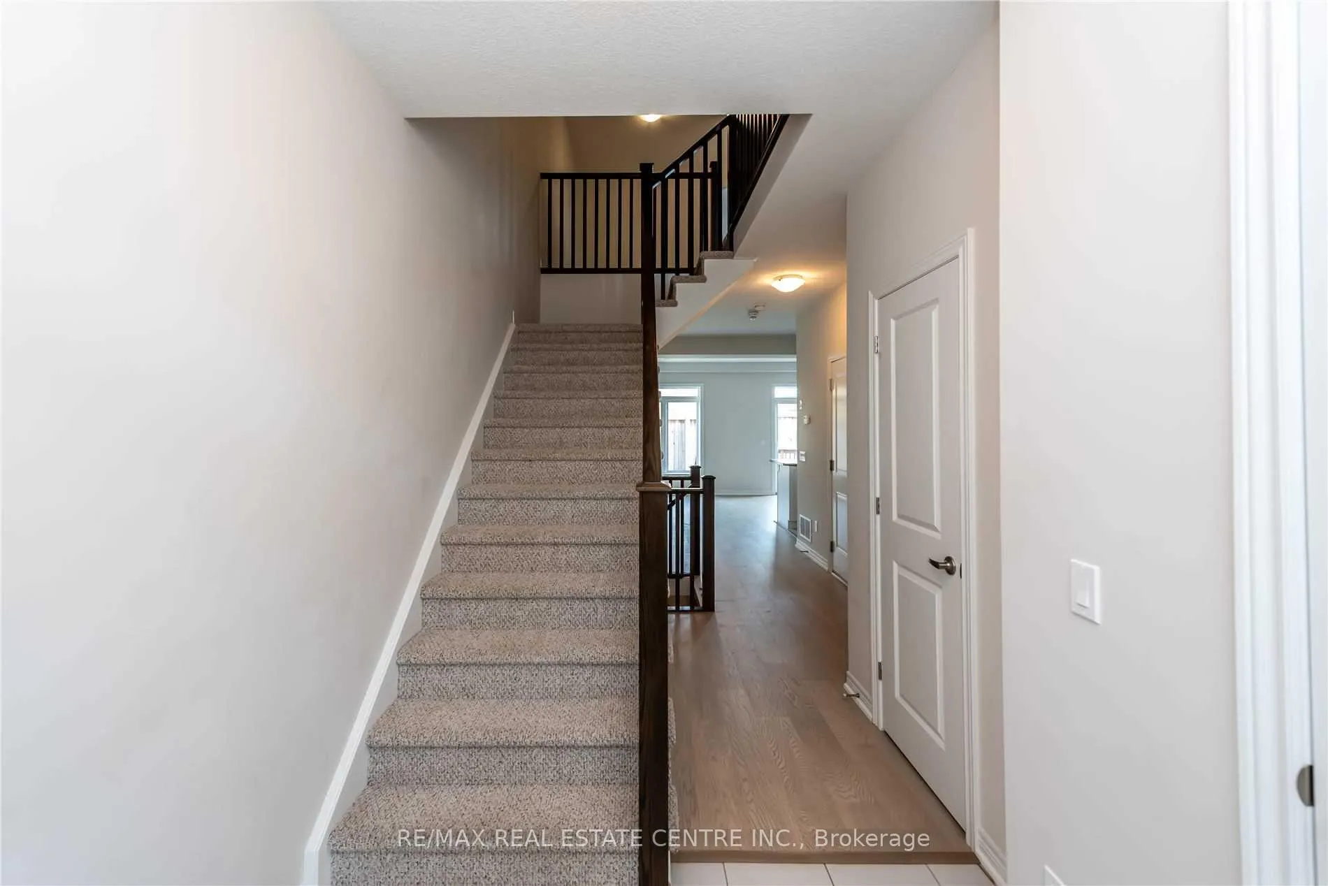 Photo 14 of 91 Southshore Crescent, Hamilton, Stoney Creek — HOMEH