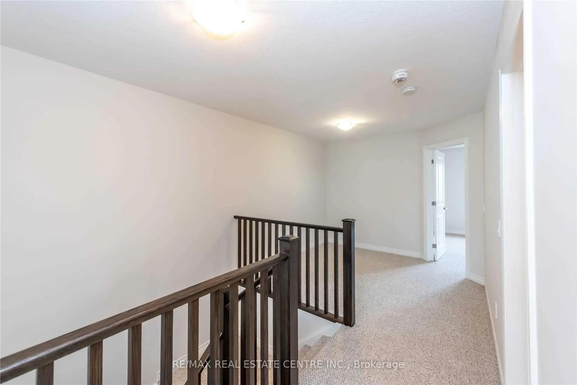 Photo 18 of 91 Southshore Crescent, Hamilton, Stoney Creek — HOMEH