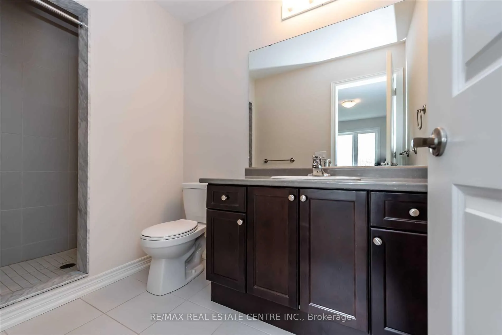 Photo 22 of 91 Southshore Crescent, Hamilton, Stoney Creek — HOMEH