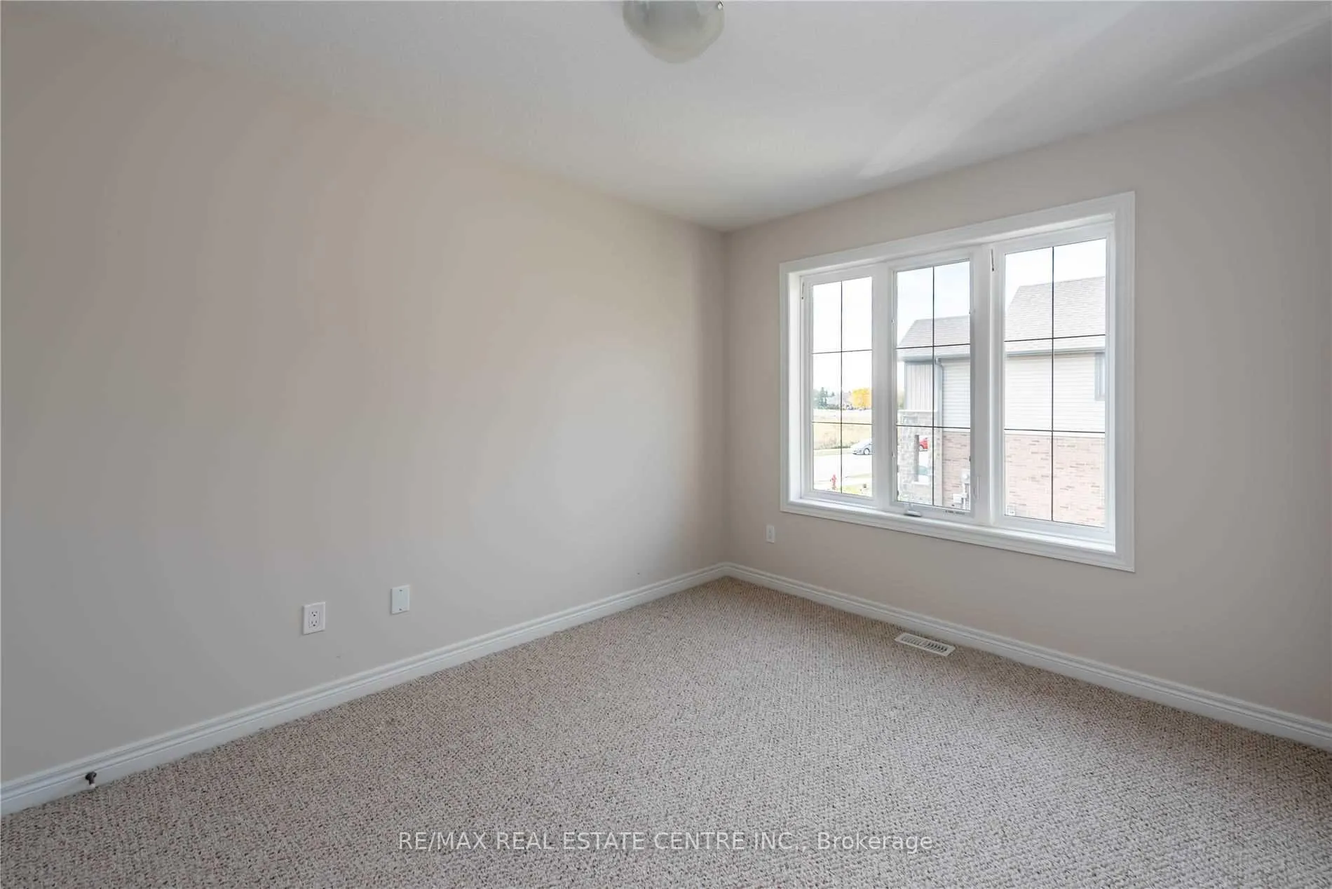 Photo 24 of 91 Southshore Crescent, Hamilton, Stoney Creek — HOMEH