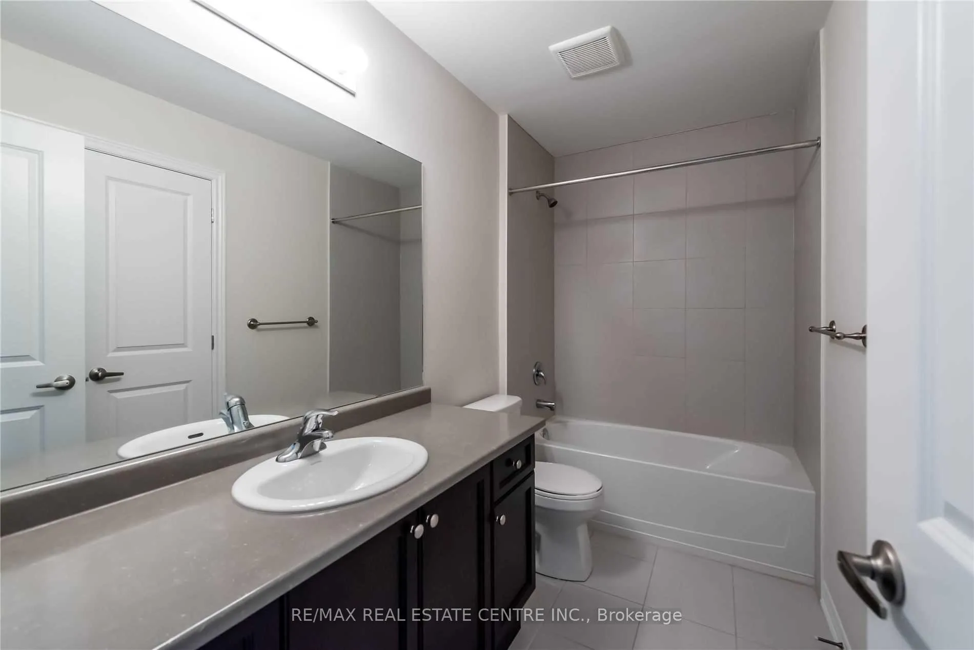 Photo 25 of 91 Southshore Crescent, Hamilton, Stoney Creek — HOMEH