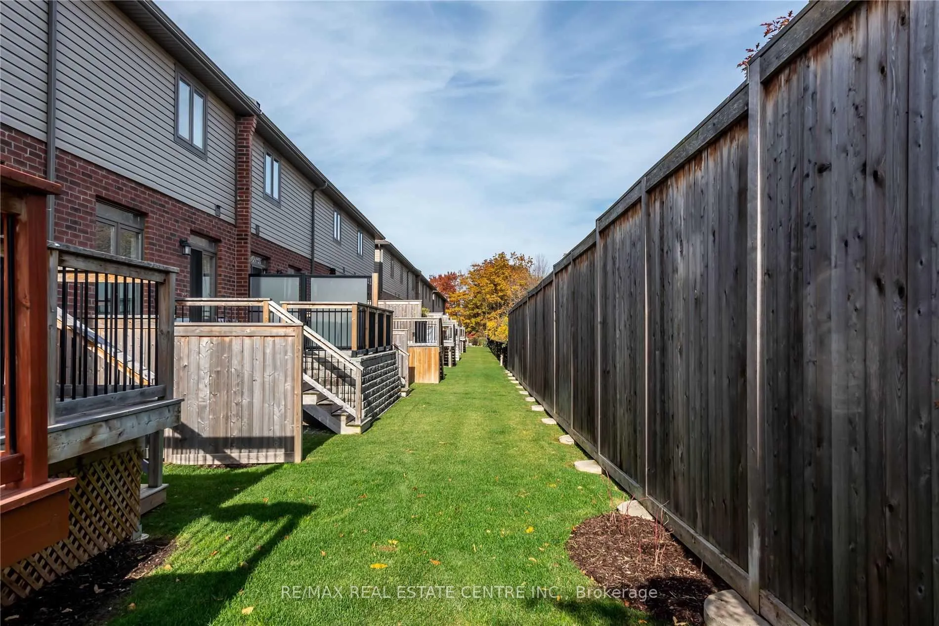 Photo 32 of 91 Southshore Crescent, Hamilton, Stoney Creek — HOMEH