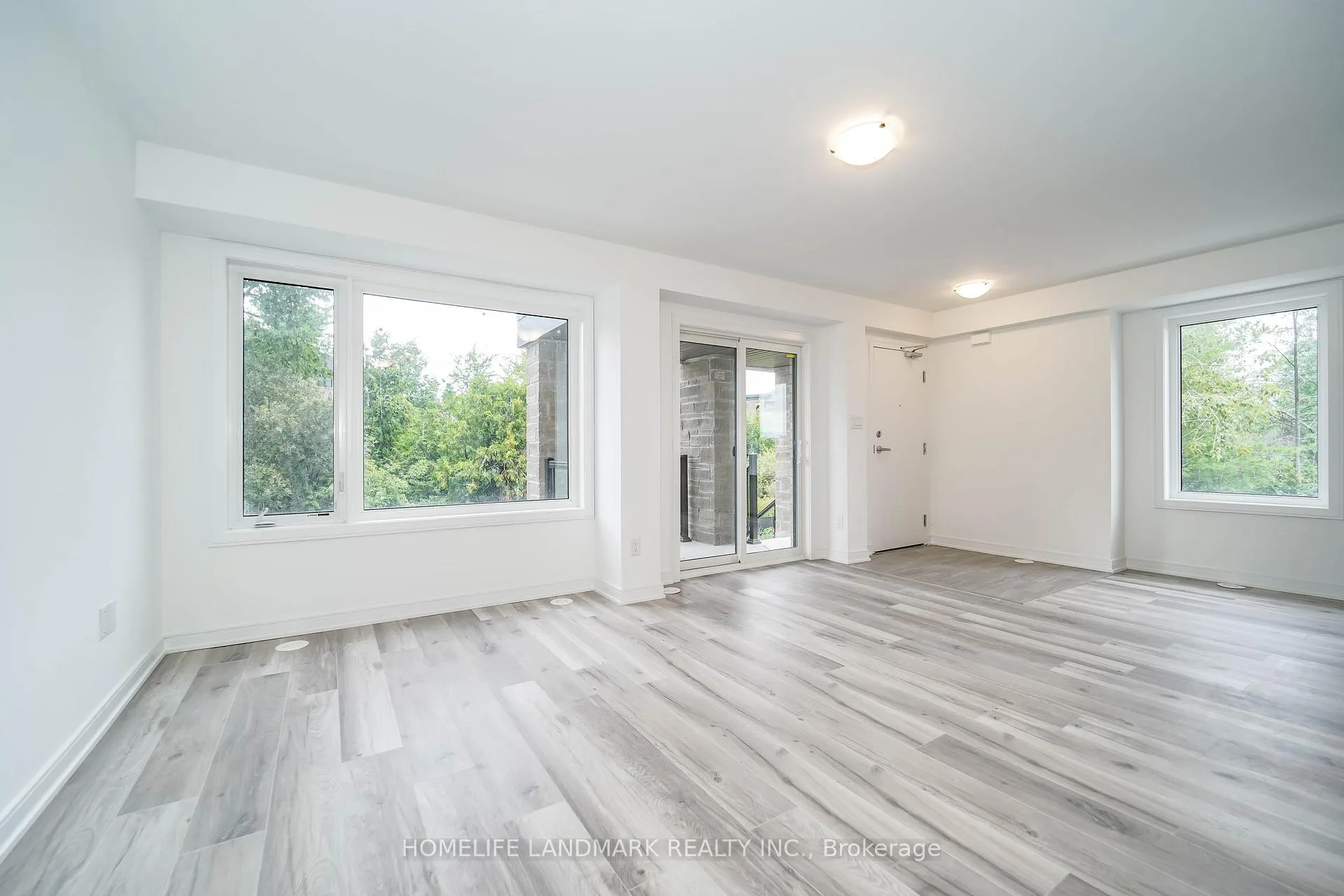 Photo 2 of 49 Appletree Lane, Barrie, Innis-Shore — HOMEH