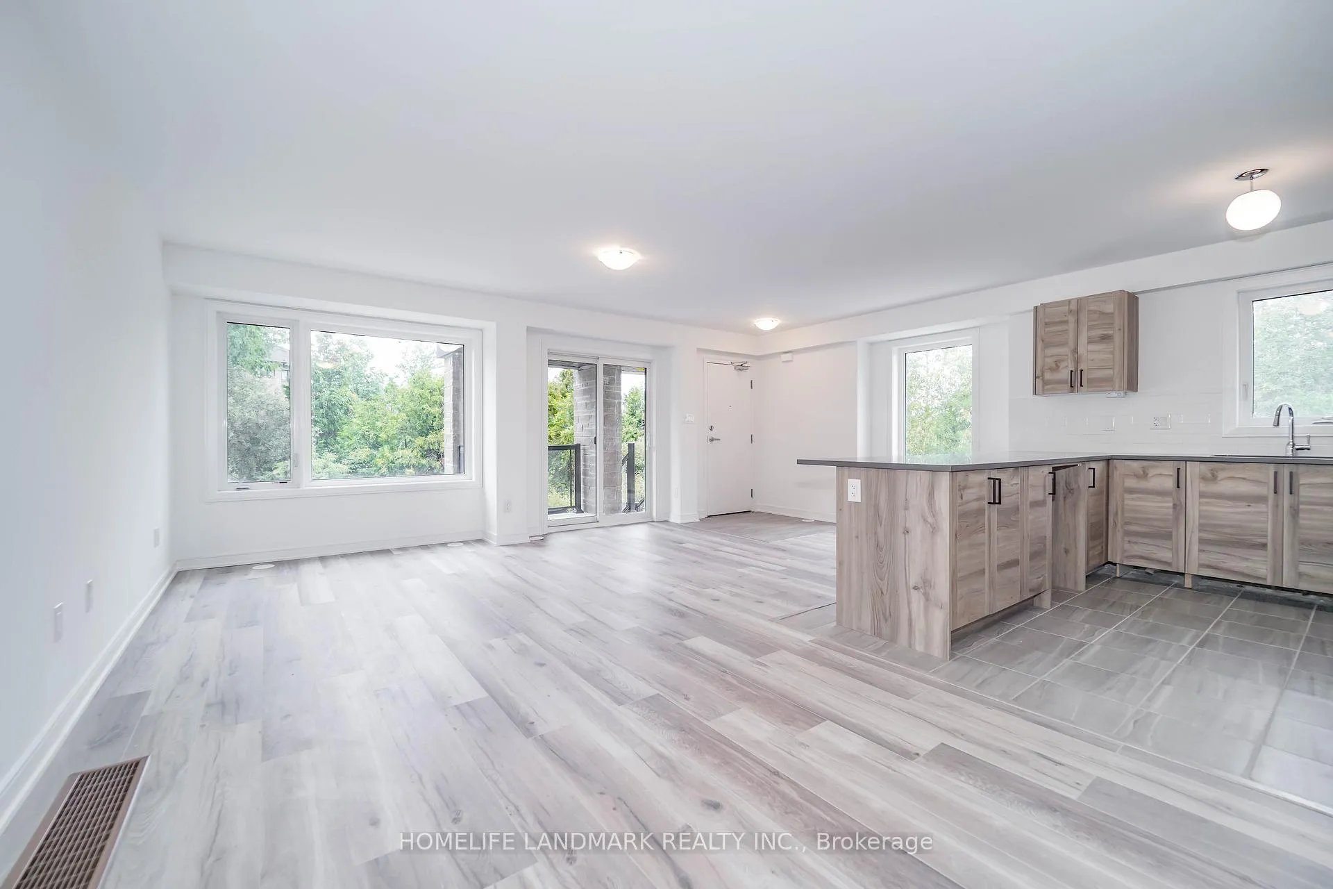 Photo 5 of 49 Appletree Lane, Barrie, Innis-Shore — HOMEH