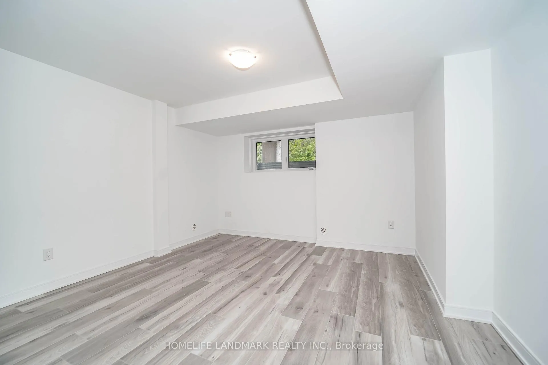 Photo 8 of 49 Appletree Lane, Barrie, Innis-Shore — HOMEH