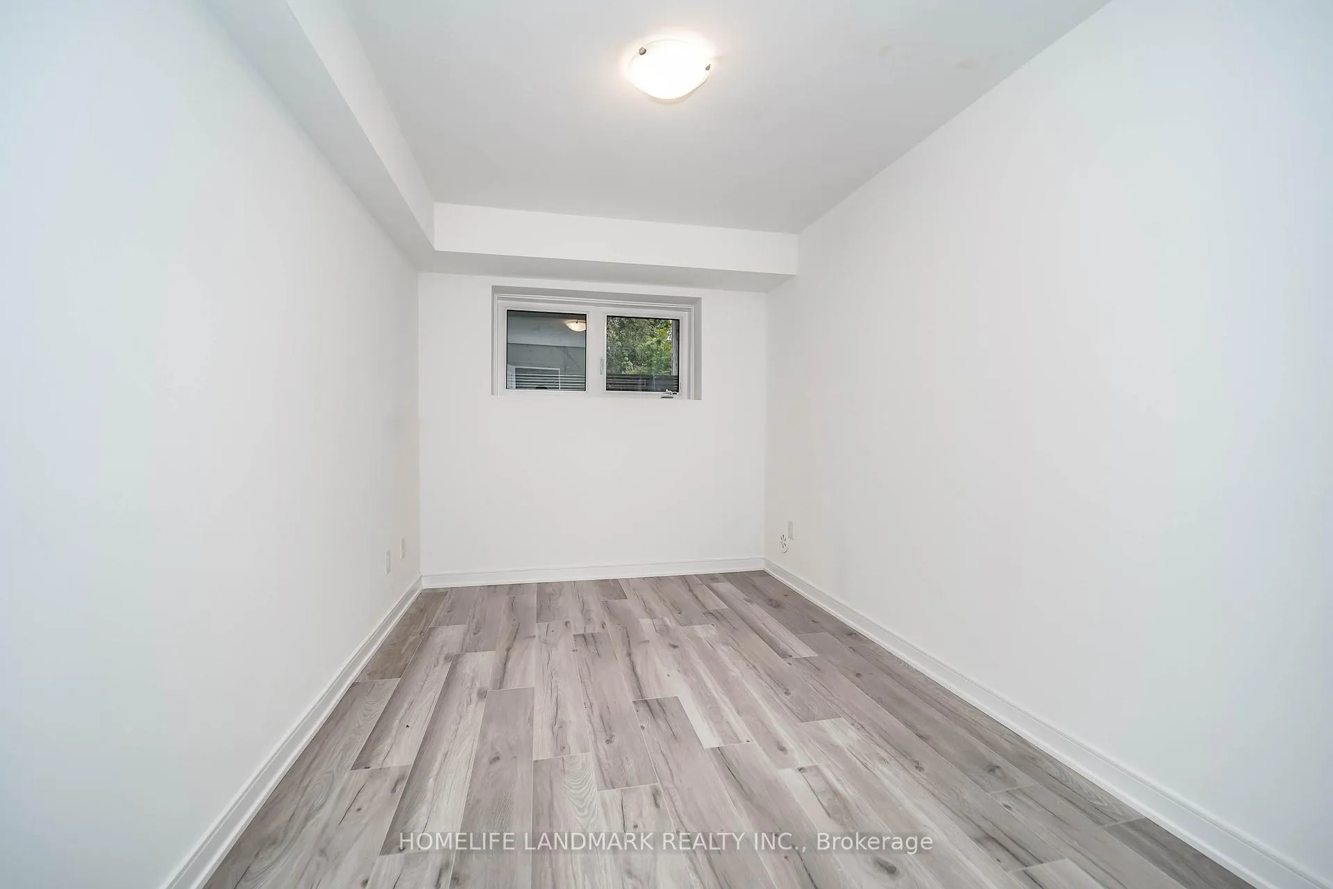 Photo 12 of 49 Appletree Lane, Barrie, Innis-Shore — HOMEH
