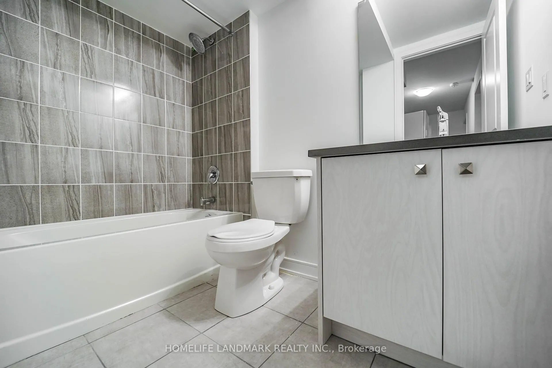 Photo 13 of 49 Appletree Lane, Barrie, Innis-Shore — HOMEH