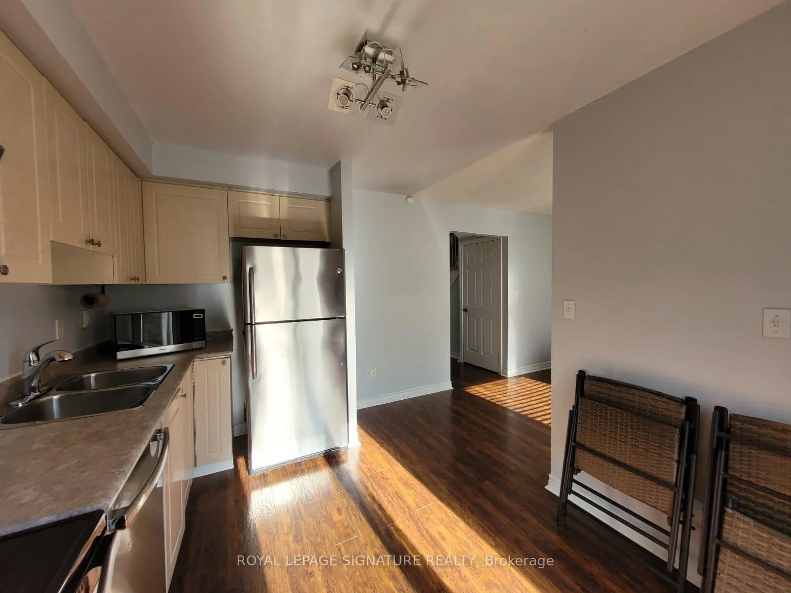 Photo 3 of Unit 16, 39 Pinewoods Drive, Hamilton, Stoney Creek Mountain — HOMEH
