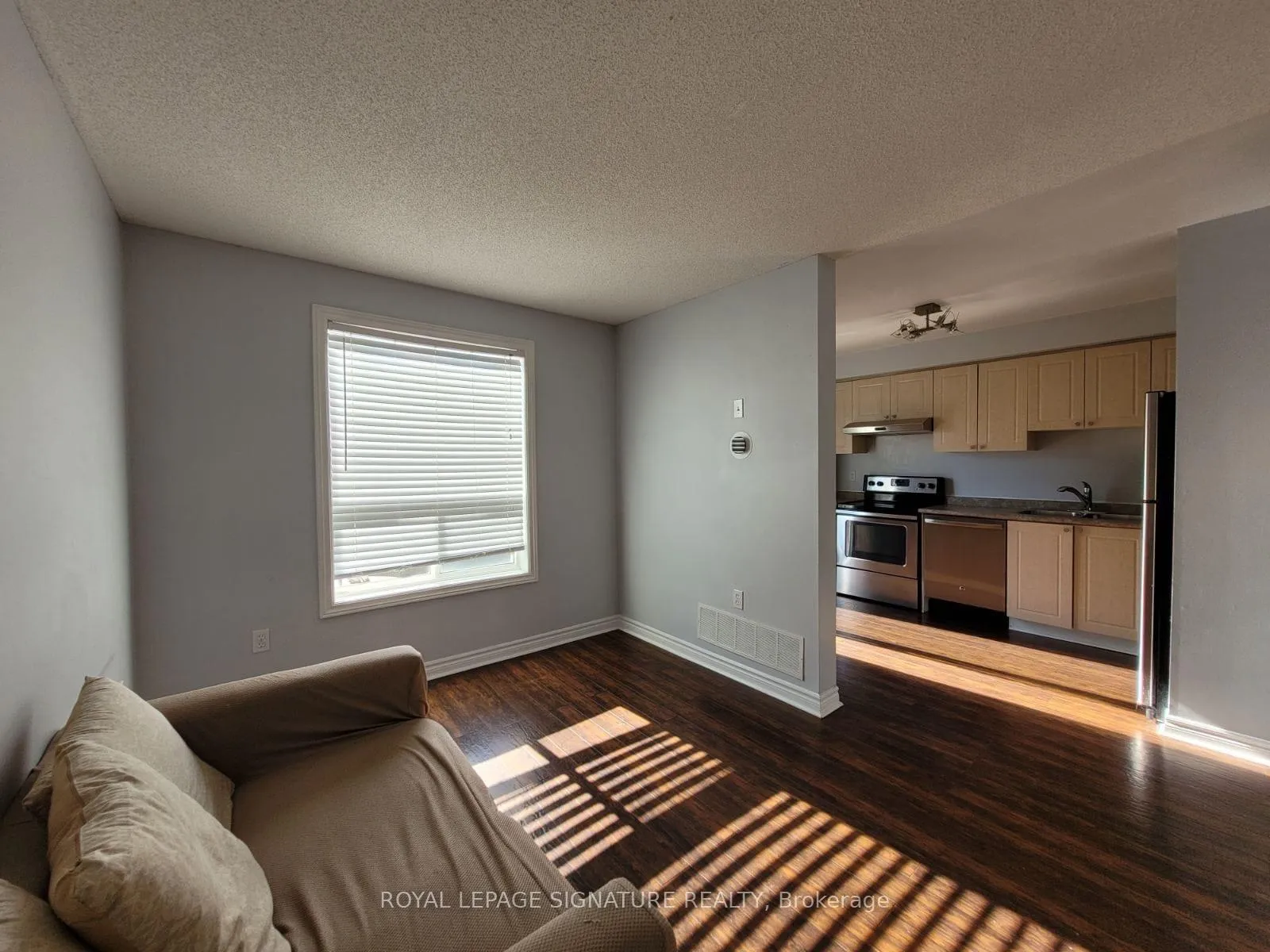 Photo 4 of Unit 16, 39 Pinewoods Drive, Hamilton, Stoney Creek Mountain — HOMEH