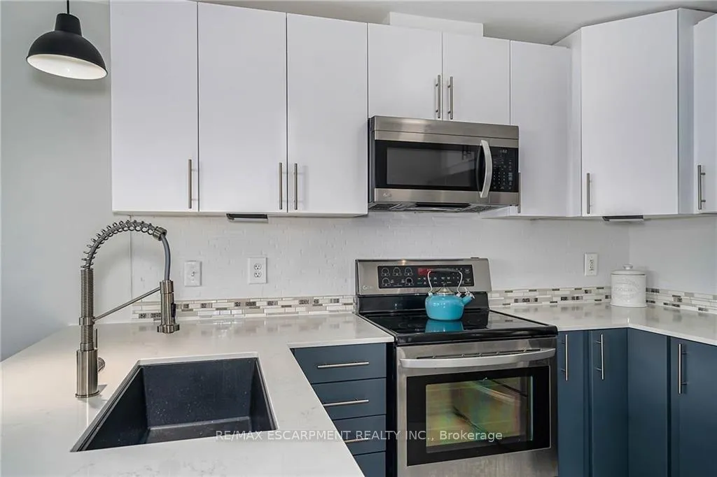 Photo 5 of 26 Madonna Drive, Hamilton, Carpenter — HOMEH