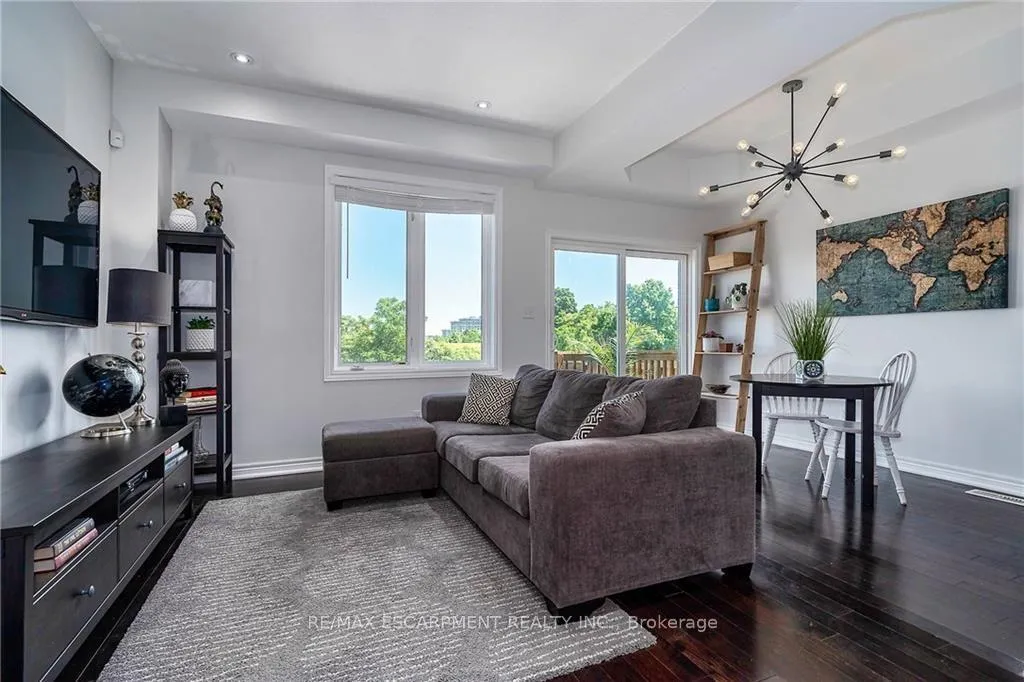 Photo 8 of 26 Madonna Drive, Hamilton, Carpenter — HOMEH