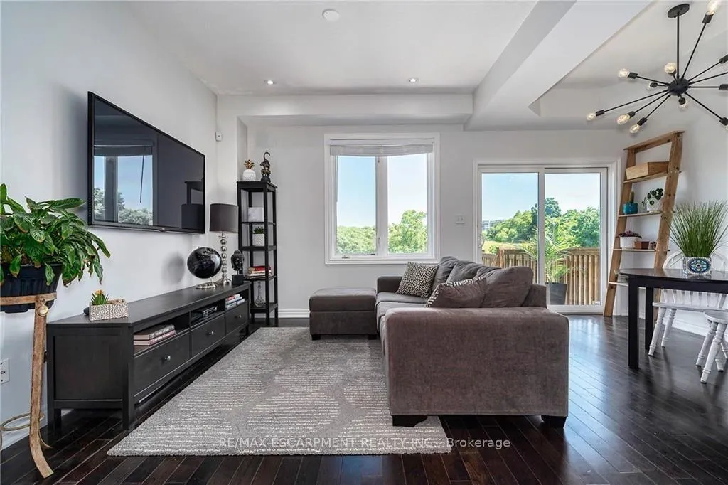 Photo 9 of 26 Madonna Drive, Hamilton, Carpenter — HOMEH