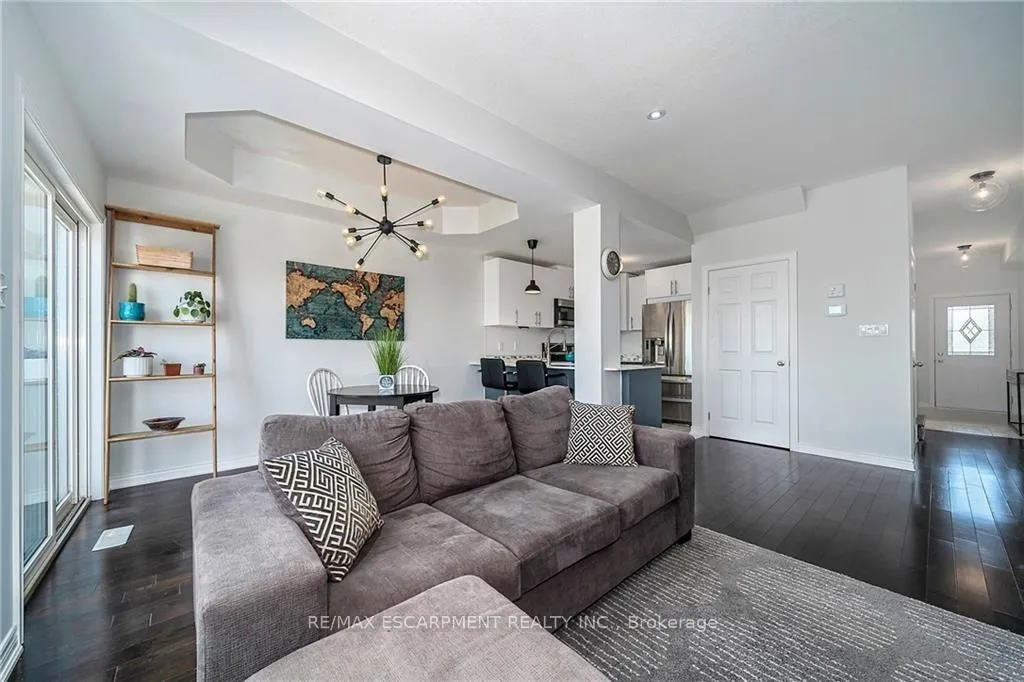 Photo 10 of 26 Madonna Drive, Hamilton, Carpenter — HOMEH