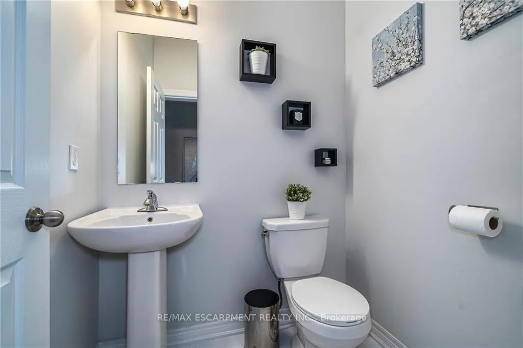 Photo 11 of 26 Madonna Drive, Hamilton, Carpenter — HOMEH