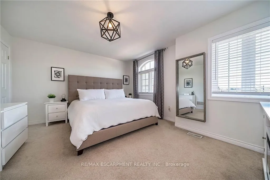 Photo 18 of 26 Madonna Drive, Hamilton, Carpenter — HOMEH