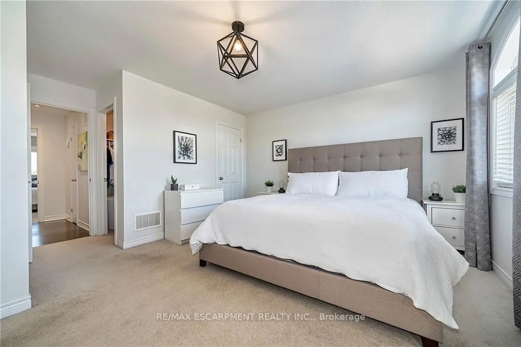Photo 19 of 26 Madonna Drive, Hamilton, Carpenter — HOMEH
