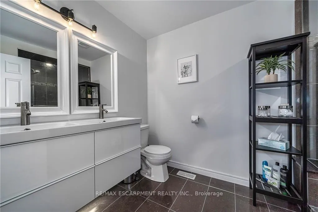 Photo 21 of 26 Madonna Drive, Hamilton, Carpenter — HOMEH