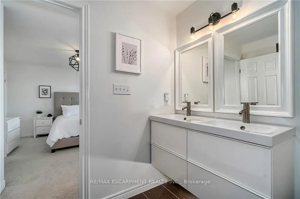 Photo 22 of 26 Madonna Drive, Hamilton, Carpenter — HOMEH