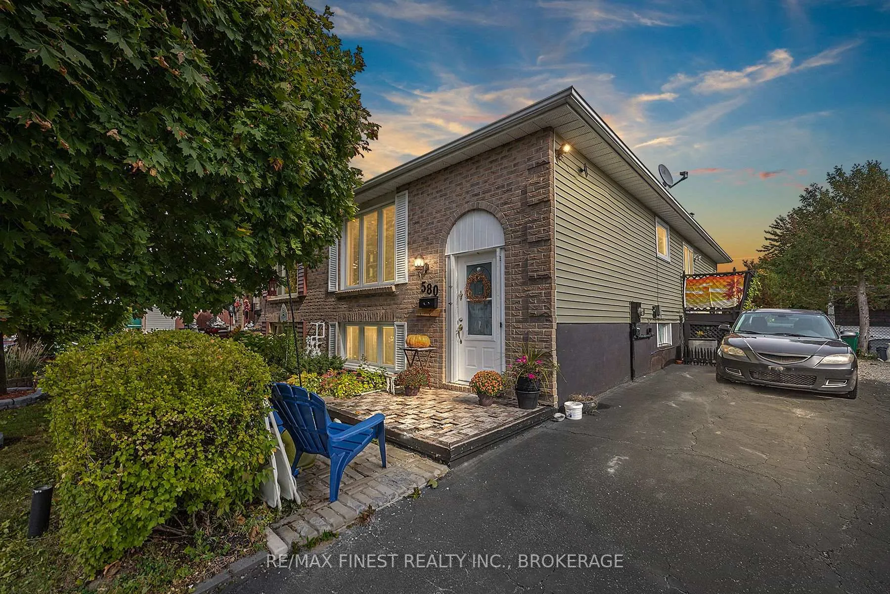 Front of Unit 2, 580 Gavin Court