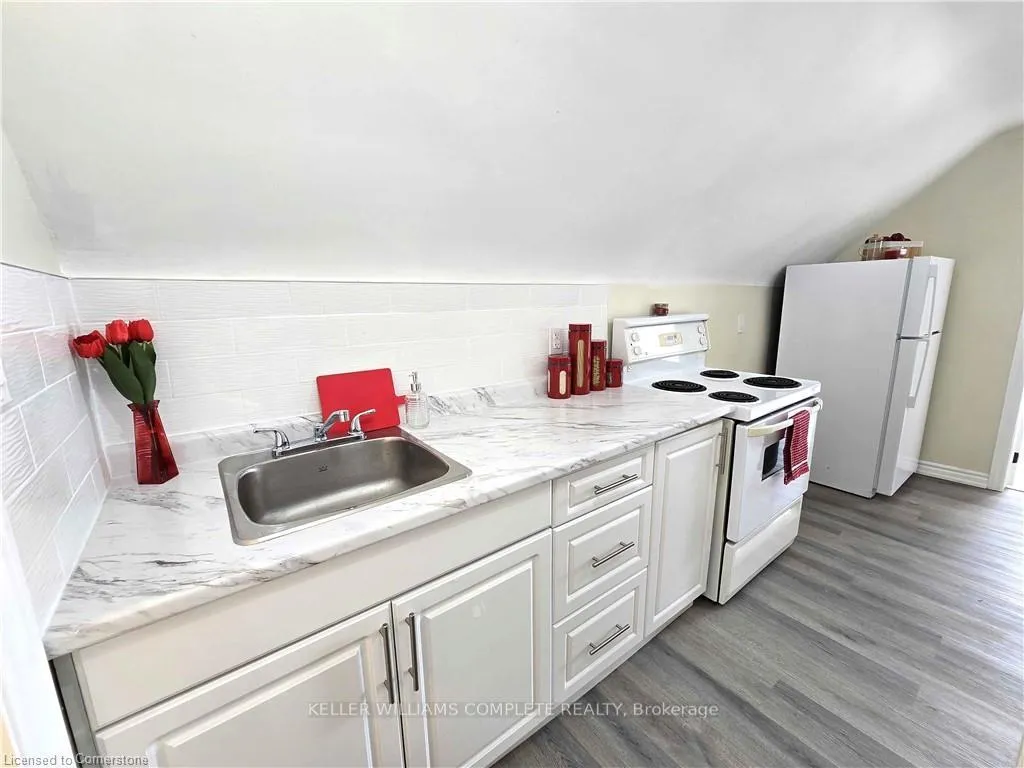 Photo 2 of Unit 4, 300 Balmoral Avenue, Hamilton, Crown Point — HOMEH