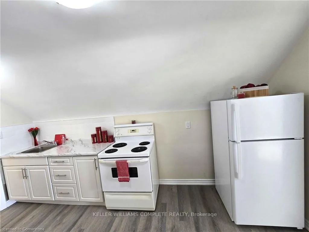 Photo 3 of Unit 4, 300 Balmoral Avenue, Hamilton, Crown Point — HOMEH