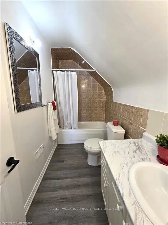 Photo 5 of Unit 4, 300 Balmoral Avenue, Hamilton, Crown Point — HOMEH