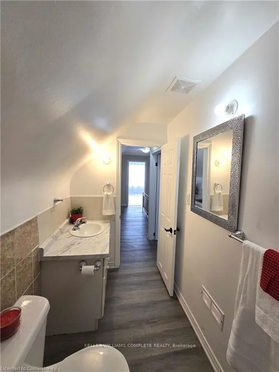 Photo 6 of Unit 4, 300 Balmoral Avenue, Hamilton, Crown Point — HOMEH