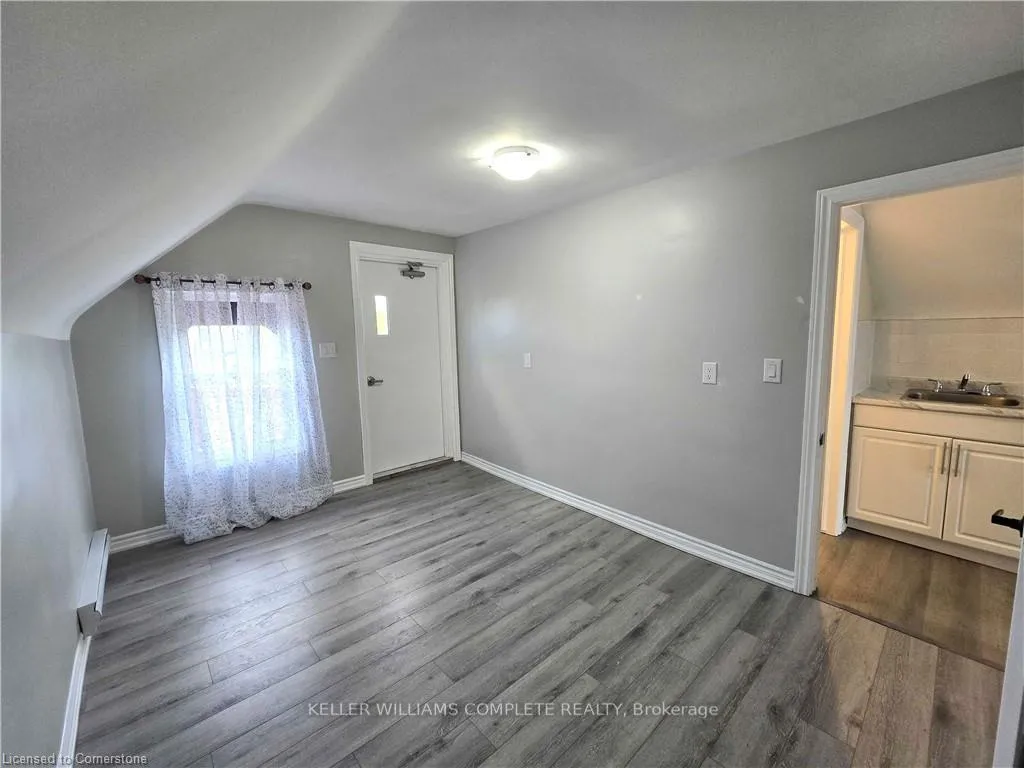 Photo 8 of Unit 4, 300 Balmoral Avenue, Hamilton, Crown Point — HOMEH